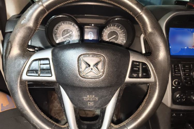 Used JMC Yusheng S350 2013 2.4T Automatic 2WD Diesel Luxury Edition 5 Seats Steering Wheel