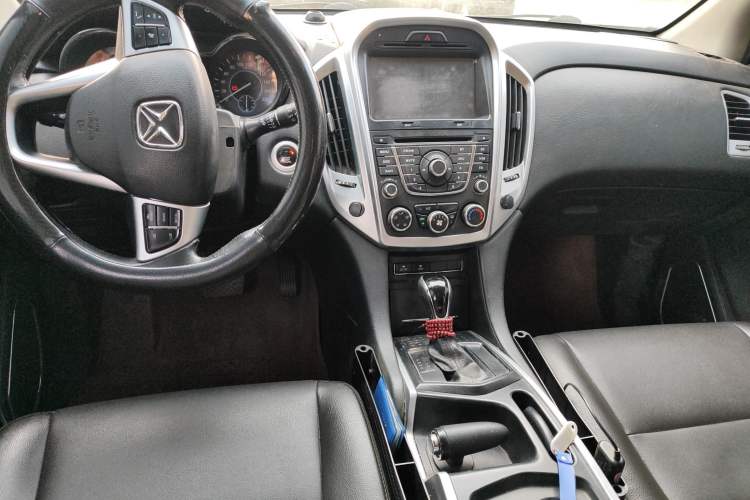 Used JMC Yusheng S350 2013 2.4T Automatic 2WD Diesel Luxury Edition 5 Seats Center Console