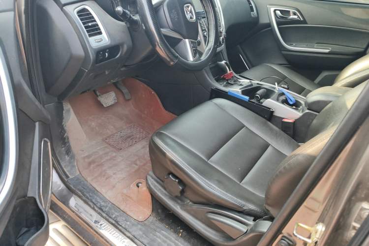 Used JMC Yusheng S350 2013 2.4T Automatic 2WD Diesel Luxury Edition 5 Seats Driver Seat