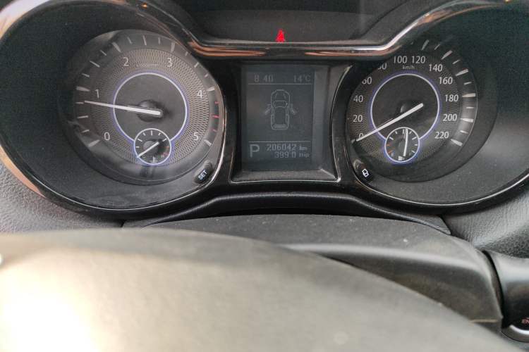 Used JMC Yusheng S350 2013 2.4T Automatic 2WD Diesel Luxury Edition 5 Seats Odometer Close Up