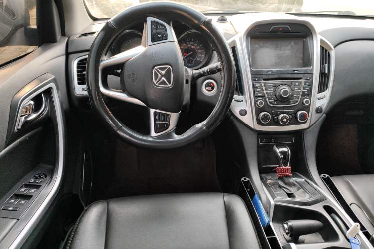 Used JMC Yusheng S350 2013 2.4T Automatic 2WD Diesel Luxury Edition 5 Seats Steering Wheel