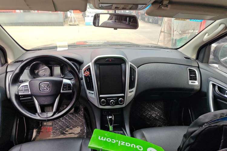 Used JMC Yusheng S350 2014 2.4T Automatic 2WD Diesel Luxury Version with Sunroof 7 Seats Center Console