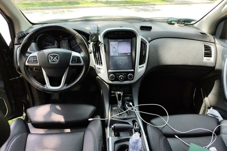 Used JMC Yusheng S350 2014 2.4T Automatic 4x4 Diesel Luxury Version with Sunroof 7 Seats Center Console