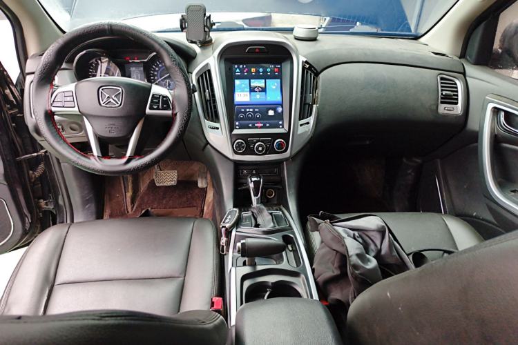 Used JMC Yusheng S350 2014 2.4T Automatic 2WD Diesel Luxury Version with Sunroof 5 Seats Center Console