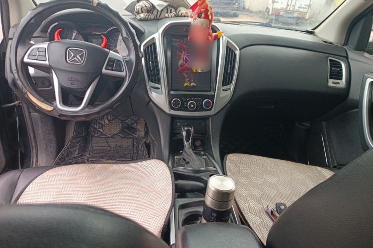 Used JMC Yusheng S350 2014 2.4T Automatic 2WD Diesel Luxury Version with Sunroof 5 Seats Center Console