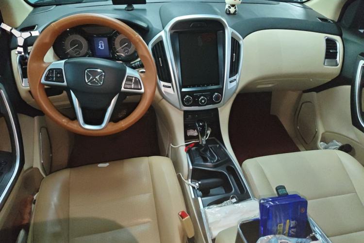 Used JMC Yusheng S350 2014 2.4T Automatic 2WD Diesel Luxury Version with Sunroof 5 Seats Center Console