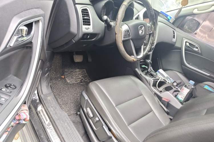 Used JMC Yusheng S350 2014 2.4T Automatic 2WD Diesel Luxury Version with Sunroof 7 Seats Driver Seat