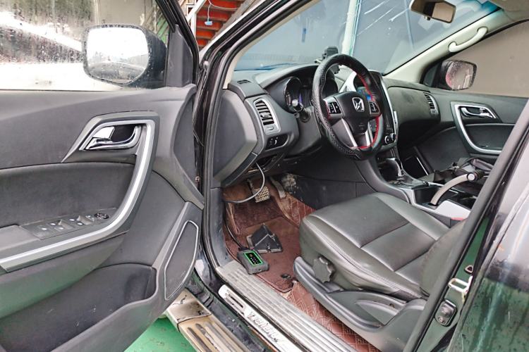Used JMC Yusheng S350 2014 2.4T Automatic 2WD Diesel Luxury Version with Sunroof 5 Seats Driver Seat