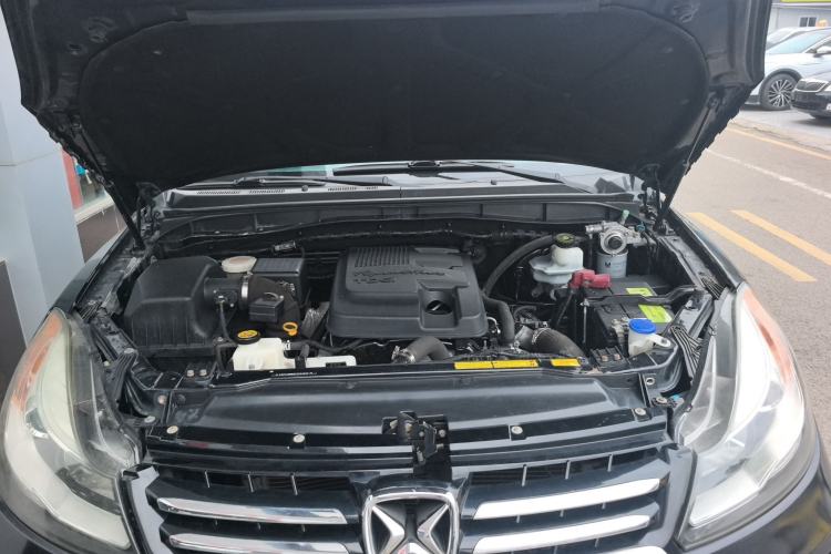 Used JMC Yusheng S350 2014 2.4T Automatic 2WD Diesel Luxury Version with Sunroof 5 Seats Engine Bay