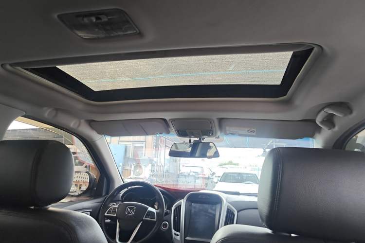 Used JMC Yusheng S350 2014 2.4T Automatic 2WD Diesel Luxury Version with Sunroof 5 Seats Headliner