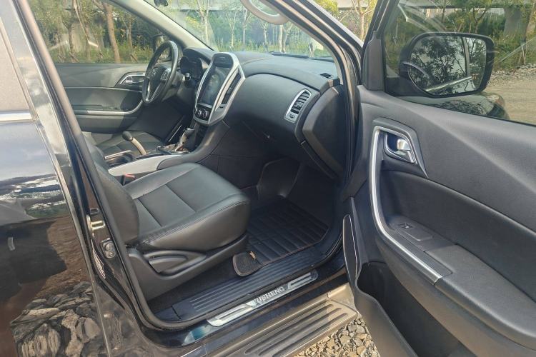 Used JMC Yusheng S350 2014 2.4T Automatic 2WD Diesel Luxury Version with Sunroof 5 Seats Interior 3