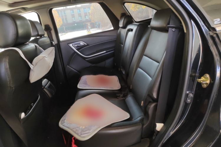 Used JMC Yusheng S350 2014 2.4T Automatic 2WD Diesel Luxury Version with Sunroof 5 Seats Interior 4