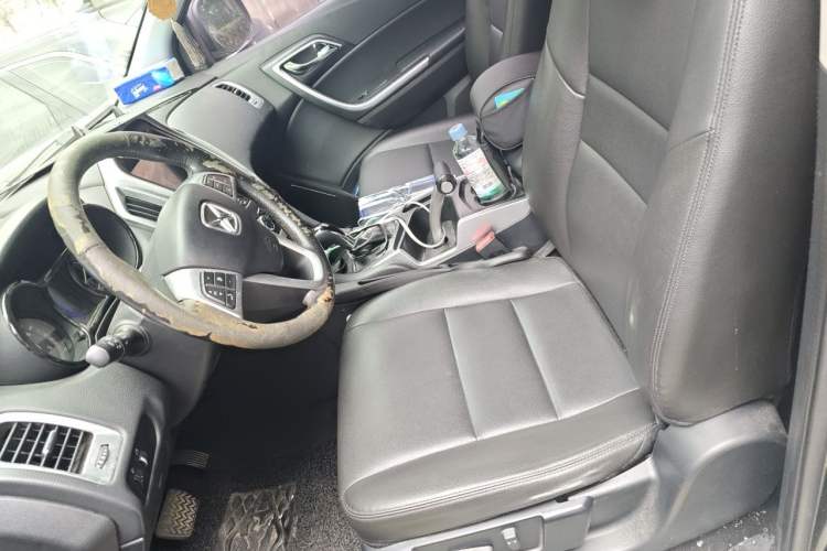 Used JMC Yusheng S350 2014 2.4T Automatic 2WD Diesel Luxury Version with Sunroof 7 Seats Left Front Seat