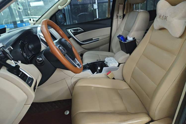 Used JMC Yusheng S350 2014 2.4T Automatic 2WD Diesel Luxury Version with Sunroof 5 Seats Left Front Seat
