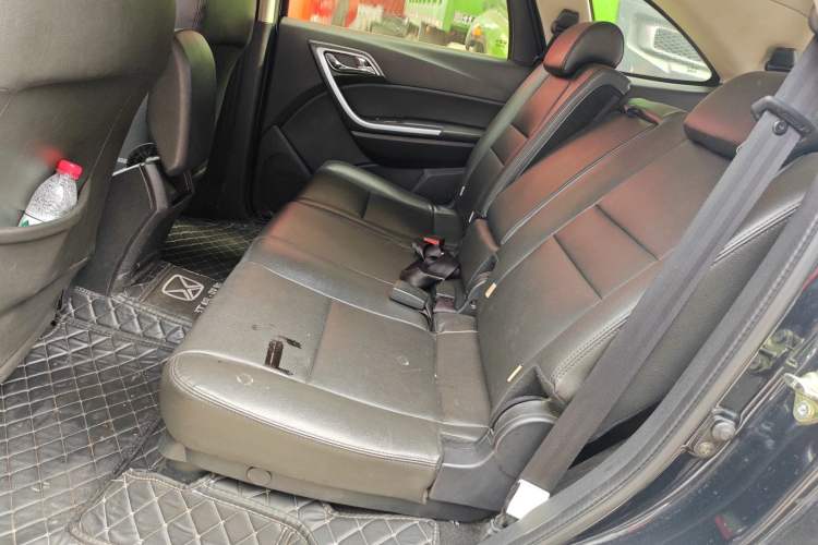 Used JMC Yusheng S350 2014 2.4T Automatic 2WD Diesel Luxury Version with Sunroof 7 Seats Left Rear Seat