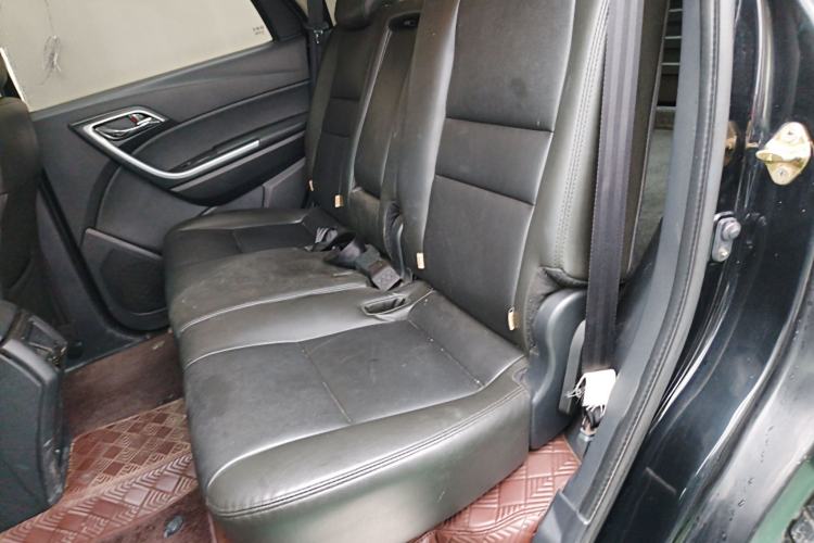 Used JMC Yusheng S350 2014 2.4T Automatic 2WD Diesel Luxury Version with Sunroof 5 Seats Left Rear Seat