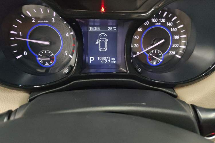 Used JMC Yusheng S350 2014 2.4T Automatic 2WD Diesel Luxury Version with Sunroof 5 Seats Odometer Close Up