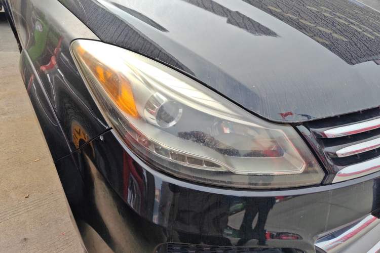 Used JMC Yusheng S350 2014 2.4T Automatic 2WD Diesel Luxury Version with Sunroof 7 Seats Right Front Headlight