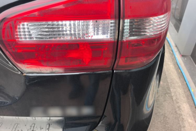 Used JMC Yusheng S350 2014 2.4T Automatic 2WD Diesel Luxury Version with Sunroof 5 Seats Right Rear Taillight