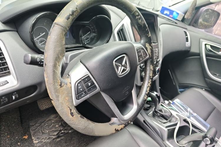 Used JMC Yusheng S350 2014 2.4T Automatic 2WD Diesel Luxury Version with Sunroof 7 Seats Steering Wheel