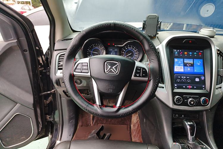 Used JMC Yusheng S350 2014 2.4T Automatic 2WD Diesel Luxury Version with Sunroof 5 Seats Steering Wheel