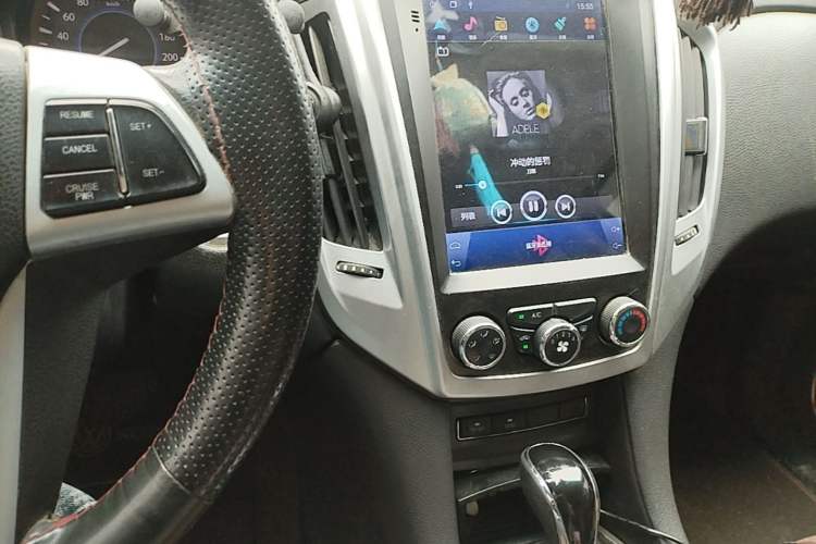 Used JMC Yusheng S350 2014 2.4T Automatic 2WD Diesel Luxury Version with Sunroof 5 Seats Audio And AC Panel