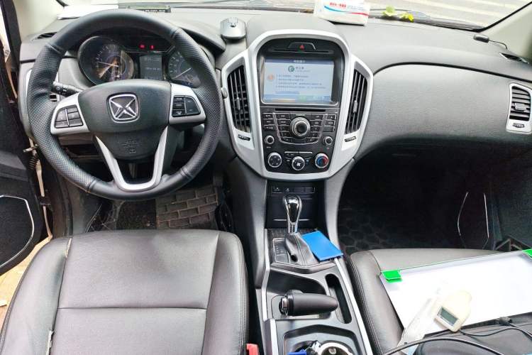 Used JMC Yusheng S350 2014 2.4T Automatic 2WD Diesel Luxury Version with Sunroof 5 Seats Center Console