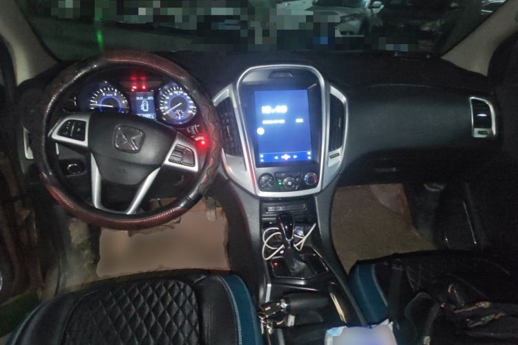 Used JMC Yusheng S350 2014 2.4T Automatic 4x4 Diesel Luxury Version with Sunroof 5 Seats Center Console
