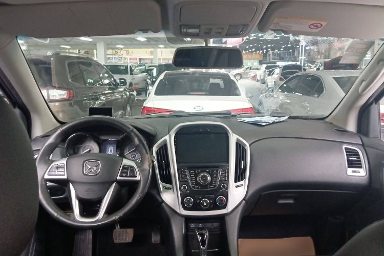 Used JMC Yusheng S350 2014 2.4T Automatic 2WD Diesel Luxury Version with Sunroof 5 Seats Center Console
