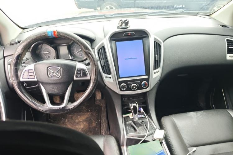 Used JMC Yusheng S350 2014 2.4T Automatic 2WD Diesel Luxury Version with Sunroof 5 Seats Center Console