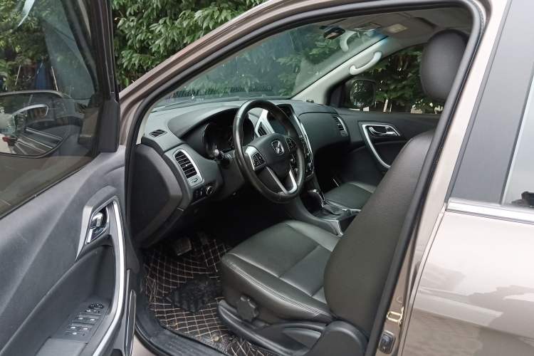 Used JMC Yusheng S350 2014 2.4T Automatic 4x4 Diesel Luxury Version with Sunroof 5 Seats Driver Seat
