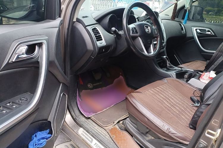 Used JMC Yusheng S350 2014 2.4T Automatic 2WD Diesel Luxury Version with Sunroof 5 Seats Driver Seat