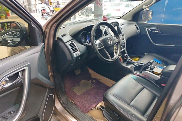 Used JMC Yusheng S350 2014 2.4T Automatic 2WD Diesel Luxury Version with Sunroof 5 Seats Driver Seat