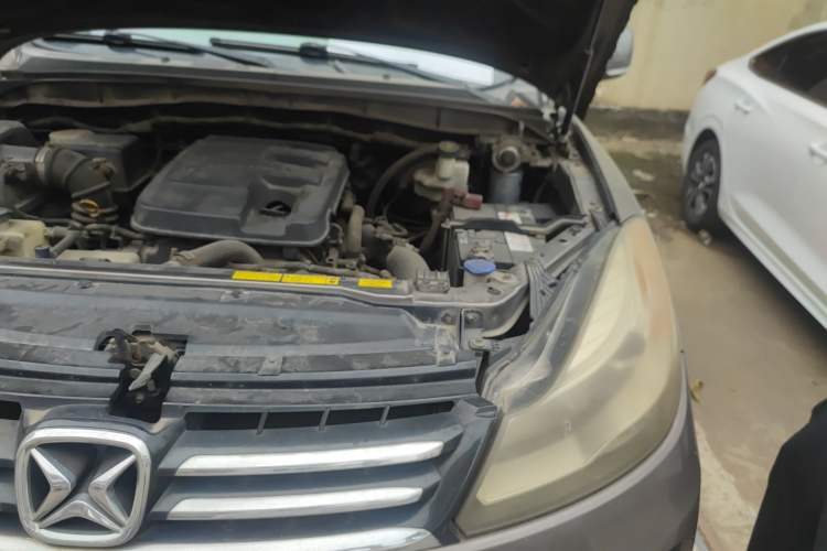 Used JMC Yusheng S350 2014 2.4T Automatic 2WD Diesel Luxury Version with Sunroof 7 Seats Engine Bay Left