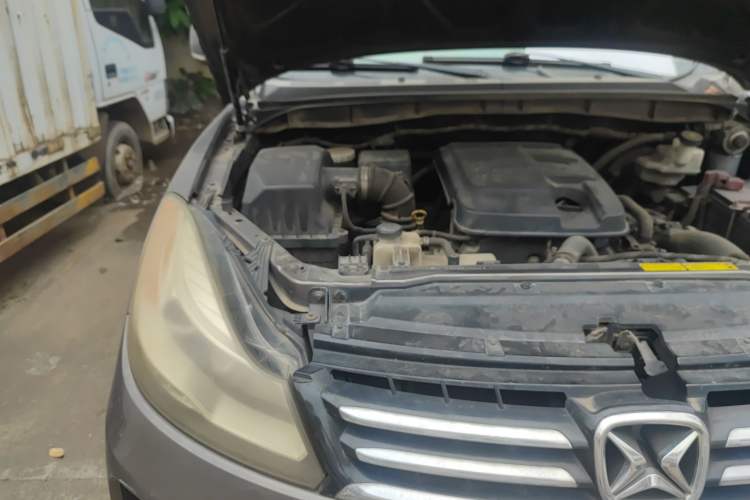 Used JMC Yusheng S350 2014 2.4T Automatic 2WD Diesel Luxury Version with Sunroof 7 Seats Engine Bay Right