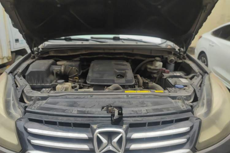 Used JMC Yusheng S350 2014 2.4T Automatic 2WD Diesel Luxury Version with Sunroof 7 Seats Engine Bay