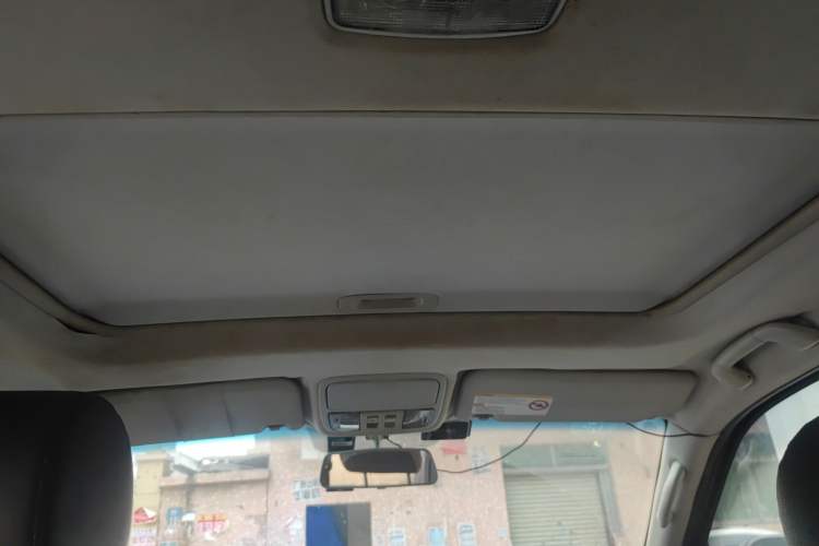 Used JMC Yusheng S350 2014 2.4T Automatic 2WD Diesel Luxury Version with Sunroof 7 Seats Headliner