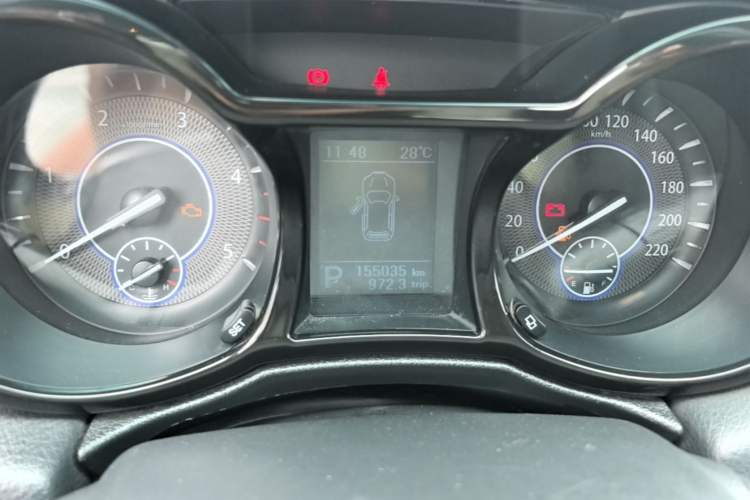 Used JMC Yusheng S350 2014 2.4T Automatic 2WD Diesel Luxury Version with Sunroof 7 Seats Instrument Cluster