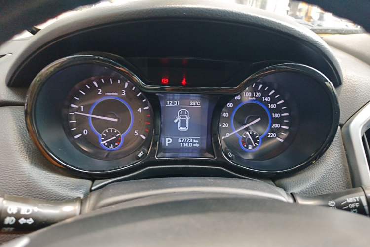 Used JMC Yusheng S350 2014 2.4T Automatic 2WD Diesel Luxury Version with Sunroof 5 Seats Instrument Cluster