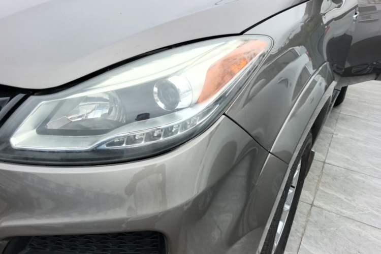 Used JMC Yusheng S350 2014 2.4T Automatic 2WD Diesel Luxury Version with Sunroof 7 Seats Left Front Headlight