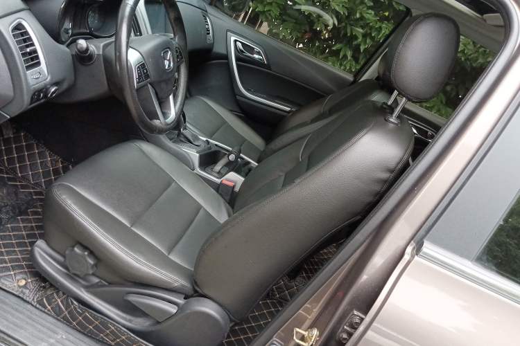 Used JMC Yusheng S350 2014 2.4T Automatic 4x4 Diesel Luxury Version with Sunroof 5 Seats Left Front Seat