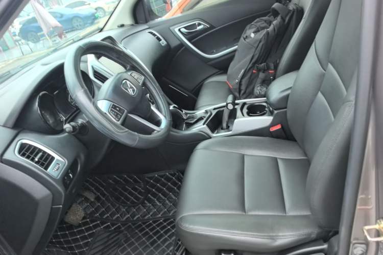 Used JMC Yusheng S350 2014 2.4T Automatic 2WD Diesel Luxury Version with Sunroof 7 Seats Left Front Seat