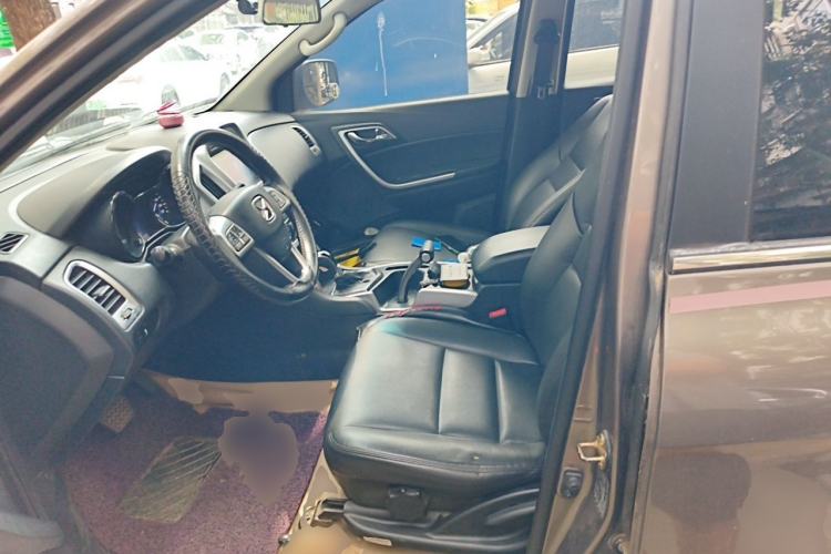 Used JMC Yusheng S350 2014 2.4T Automatic 2WD Diesel Luxury Version with Sunroof 5 Seats Left Front Seat