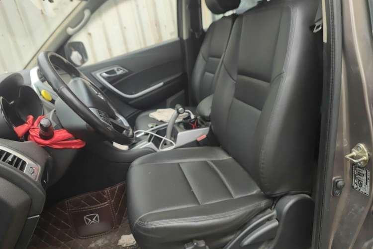 Used JMC Yusheng S350 2014 2.4T Automatic 2WD Diesel Luxury Version with Sunroof 7 Seats Left Front Seat