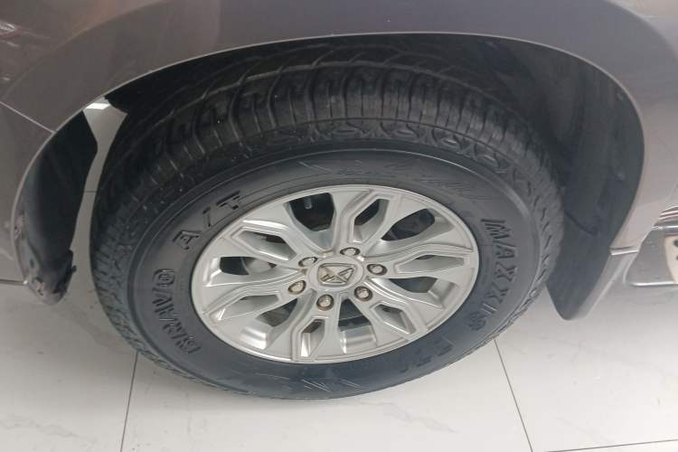 Used JMC Yusheng S350 2014 2.4T Automatic 2WD Diesel Luxury Version with Sunroof 5 Seats Left Front Wheel Hub