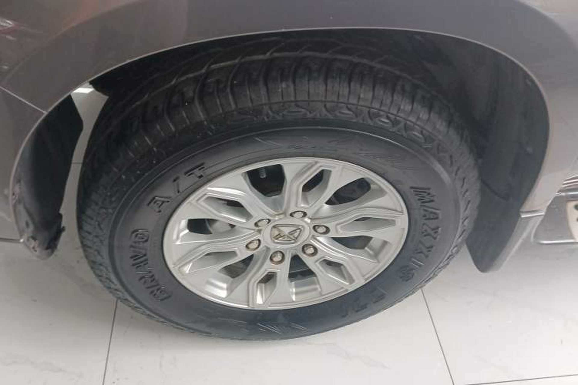 Used JMC Yusheng S350 2014 2.4T Automatic 2WD Diesel Luxury Version with Sunroof 5 Seats Left Front Wheel Hub