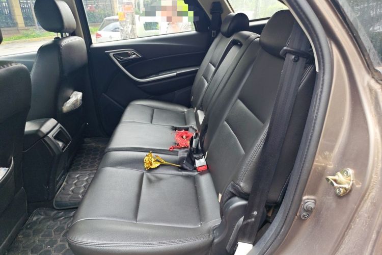 Used JMC Yusheng S350 2014 2.4T Automatic 2WD Diesel Luxury Version with Sunroof 5 Seats Left Rear Seat