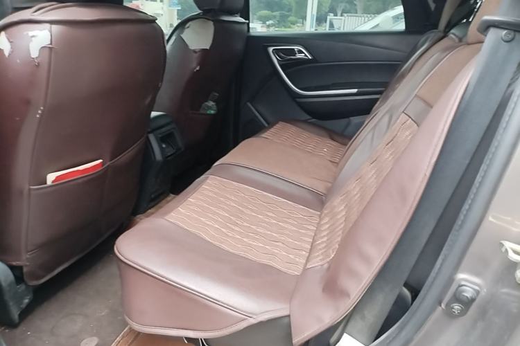 Used JMC Yusheng S350 2014 2.4T Automatic 2WD Diesel Luxury Version with Sunroof 5 Seats Left Rear Seat