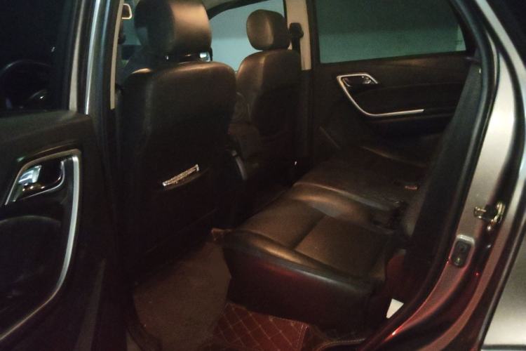 Used JMC Yusheng S350 2014 2.4T Automatic 2WD Diesel Luxury Version with Sunroof 5 Seats Left Rear Seat