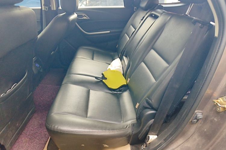 Used JMC Yusheng S350 2014 2.4T Automatic 2WD Diesel Luxury Version with Sunroof 5 Seats Left Rear Seat